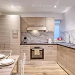 Modern 2 Bedroom In The Heart Of 아파트 *
