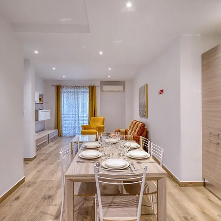 Modern 2 Bedroom In The Heart Of Apartmán *