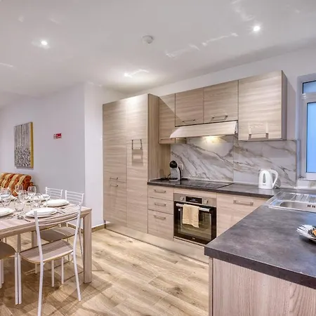 Modern 2 Bedroom In The Heart Of Apartmán *