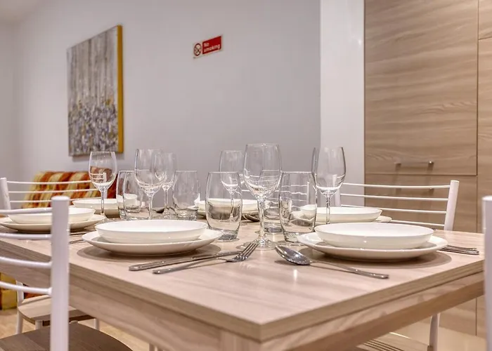 Апартаменты Modern 2 Bedroom In The Heart Of *