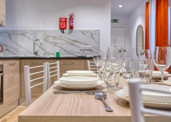 Modern 2 Bedroom In The Heart Of * Слима