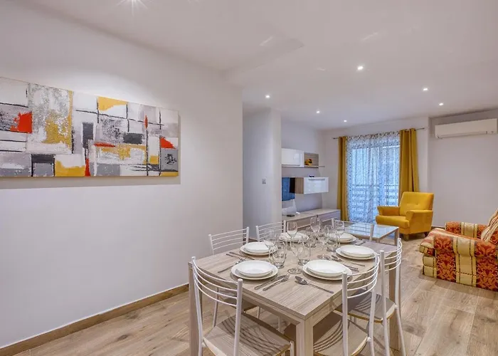 Modern 2 Bedroom In The Heart Of Апартаменты