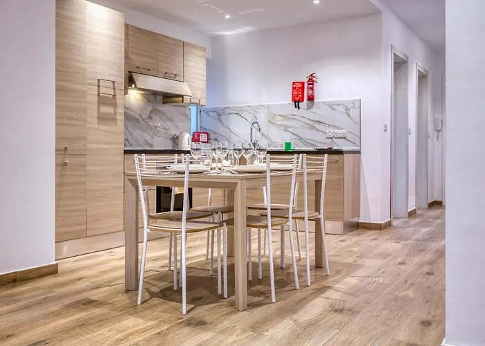 Апартаменты Modern 2 Bedroom In The Heart Of