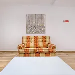 Modern 2 Bedroom In The Heart Of *