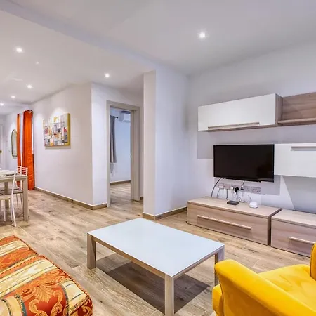 Apartment Modern 2 Bedroom In The Heart Of *