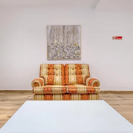 Modern 2 Bedroom In The Heart Of *