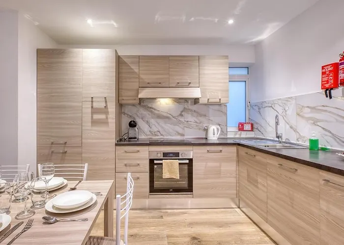 Modern 2 Bedroom In The Heart Of Apartament *