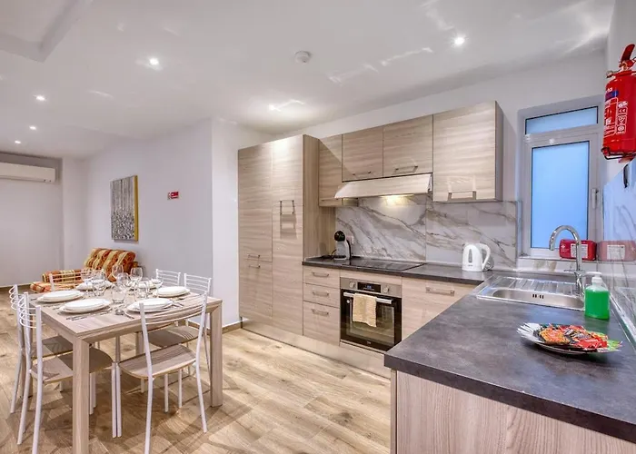 Modern 2 Bedroom In The Heart Of Apartament *