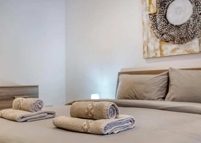 Modern 2 Bedroom In The Heart Of Apartment *