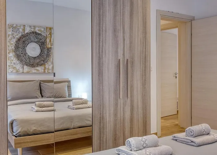 Modern 2 Bedroom In The Heart Of Lejlighed