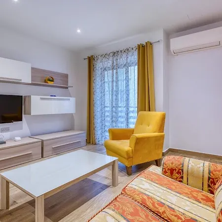 Modern 2 Bedroom In The Heart Of סליאמה