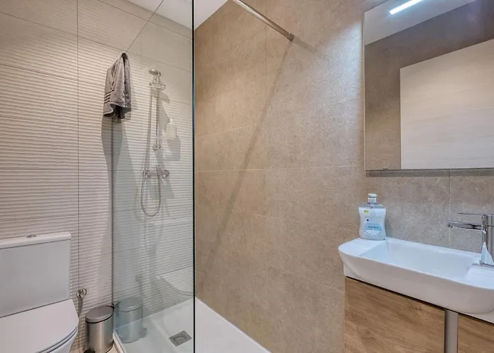 Modern 2 Bedroom In The Heart Of